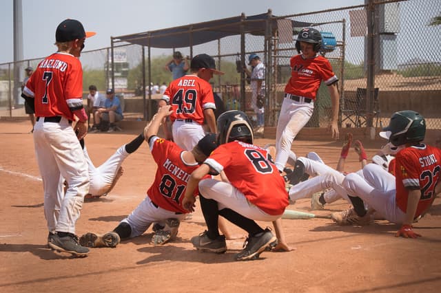 AZ643 players converging on a play at the plate during a game